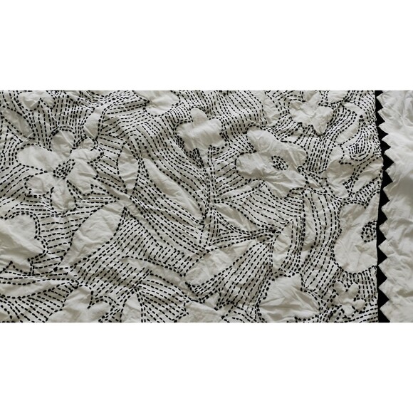 John Robshaw Baby Toddler Suhavi Crib Quilt Blk White Floral Organic Cotton EUC - Picture 5 of 11